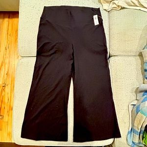 Old Navy Active Powerxhill Extra High-Rise wide leg go-dry leggings size XL. NWT
